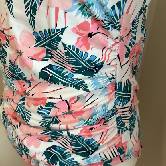 One Shoulder Ruffle Swimsuit - Picture 4 of 7